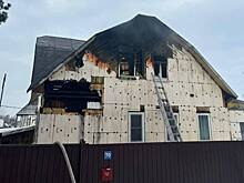 Жилой дом горел в Отрадном: из огня спасли мужчину и маленького питомца