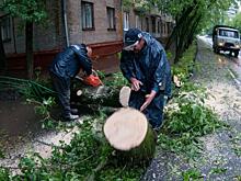 В Татарстане рыбаки застряли на острове из-за штора, в Башкирии ураган сносит постройки