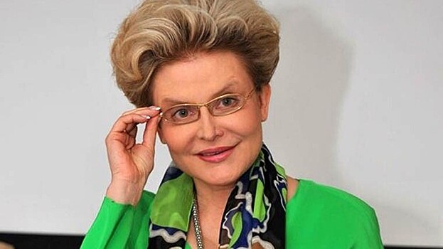 Елена Малышева похвасталась отличной фигурой в 57 лет — видео