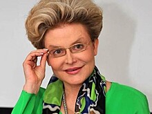 Елена Малышева похвасталась отличной фигурой в 57 лет — видео