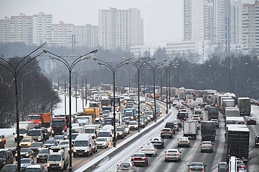 Российским автомобилистам напомнили о транспортном налоге в 2021 году