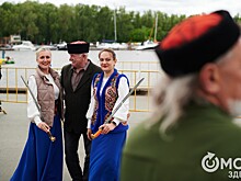 На бревне и на "коне". В омском парке прошёл "Казачий разгуляй"