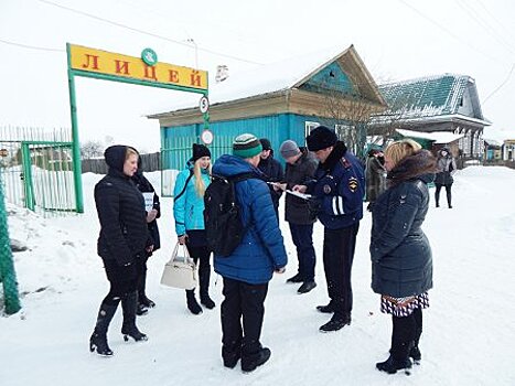 В Зиме сотрудники полиции в составе родительского патруля провели рейд с учащимися лицея