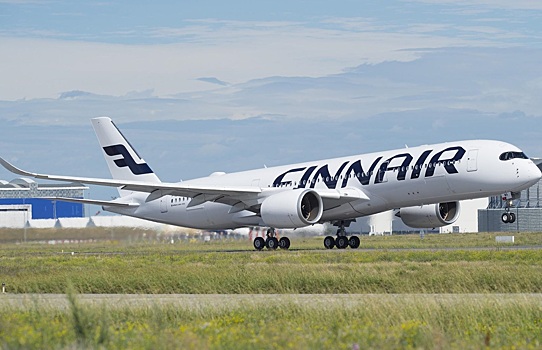Finnair уберет из самолетов шампанское и подушки