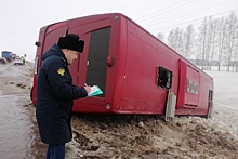 В Башкирии на трассе перевернулся пассажирский автобус