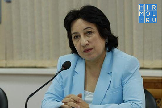 Уммупазиль Омарова поздравила с Днём знаний