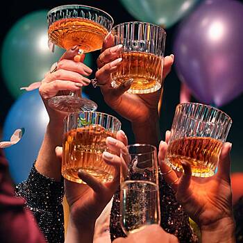 Доктор Мясников раскрыл способы замедлить опьянение в новогоднюю ночь