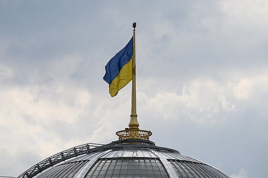 Украина делает все необходимое, чтобы Крым и Донбасс не захотели возвращаться, заявил экс-депутат Рады