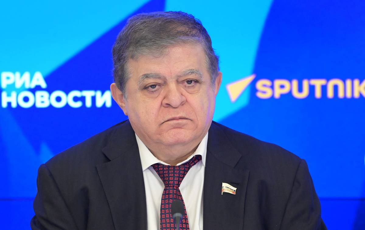 В России прокомментировали нападение с коктейлями Молотова на Русский дом в Праге