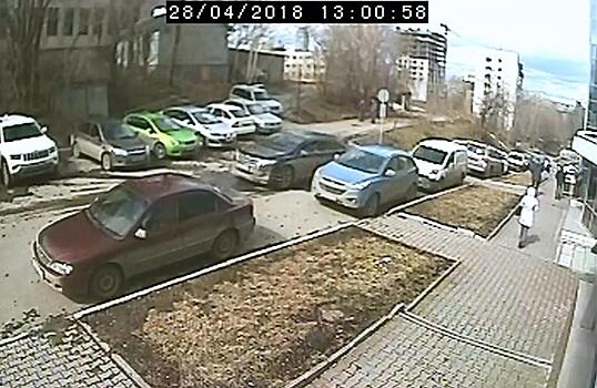 Вскрывали металлическими стержнями: в Екатеринбурге будут судить банду угонщиков российских авто