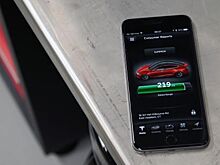 Tesla представляет обновленную функцию Summon