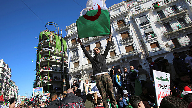 МИД Алжира заявил о способности страны самостоятельно преодолеть кризис