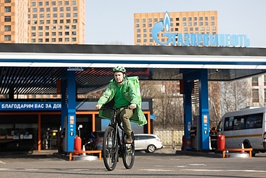 Сеть «Газпромнефть» и Delivery Club запустили сервис заказа еды навынос с АЗС