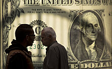 Почему так трудно свергнуть всемогущий доллар США