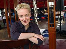 Проработавшая на радио 30 лет ведущая завершила карьеру из-за болезни Альцгеймера