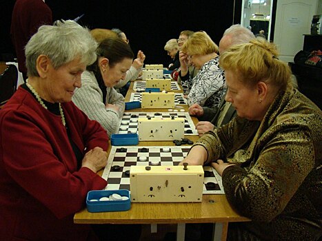 На Черняховского устроят соревнования по шашкам и шахматам среди женщин