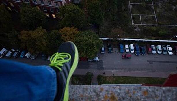 В Калининграде девятилетняя девочка пыталась выпрыгнуть из окна десятого этажа