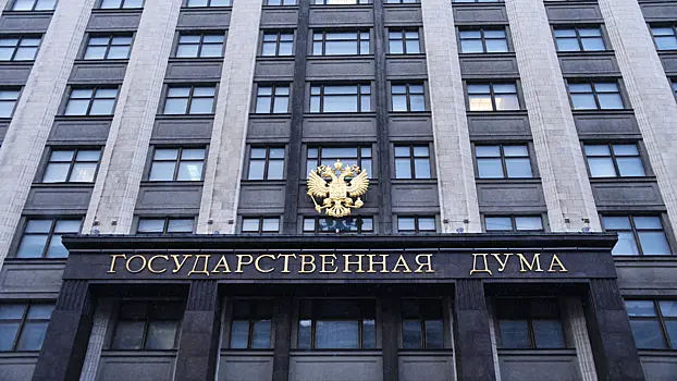 В Госдуму внесен проект о дополнении герба РФ крестами над короной и державой