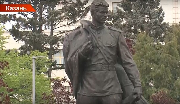 Татарстанский поэт-фронтовик Фатих Карим отлит в бронзе