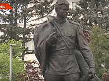 Татарстанский поэт-фронтовик Фатих Карим отлит в бронзе