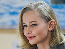 Юлия Пересильд отдохнула в купальнике на яхте и показала фото фанатам