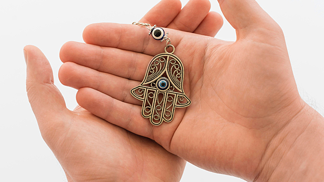 Сила амулетов: какие обереги приносят богатство и удачу