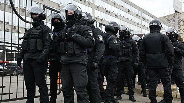 На Украине полиции пришлось помочь в госпитализации больного COVID-19