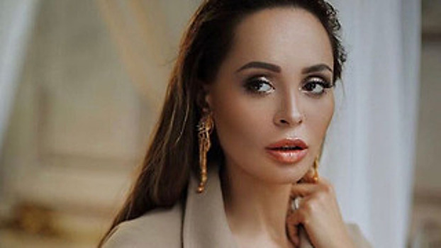 Анна Калашникова изменила у косметолога форму лица