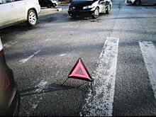 В Ленинском районе Новосибирска водитель такси столкнулся с экипажем ДПС