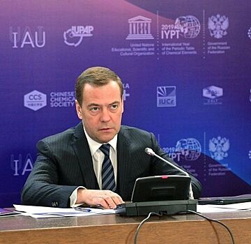Медведев «проехался» по новой процедуре техосмотра