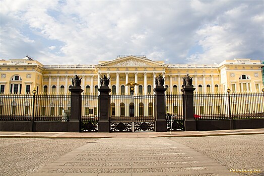 Реконструкция Михайловского дворца в Санкт-Петербурге отложена до лучших времен