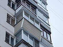 Эксперт Бондарь: за самовольное остекление балкона полагается штраф и демонтаж