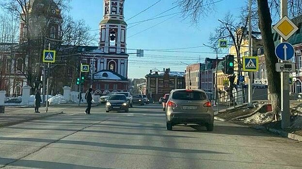 Новый светофор на перекрестке Казанской и Московской запустили в работу