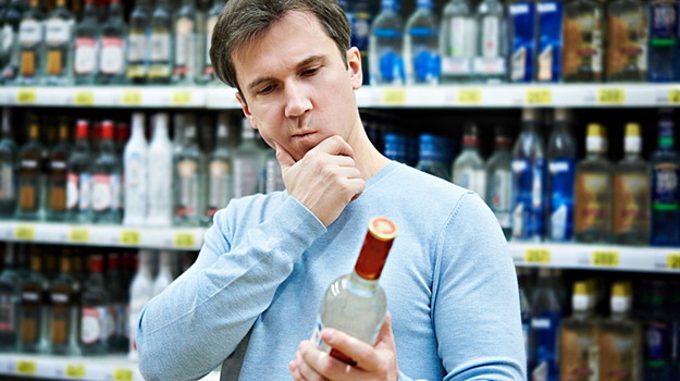 Эксперт: Статистика алкоголя не учитывает паленую водку и демографическую катастрофу