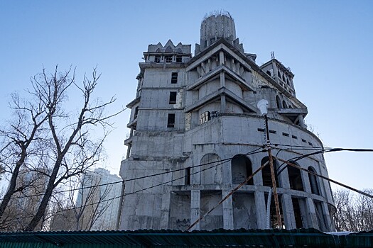 Снести нельзя достроить. Как заброшенный «Замок на Затоне» не стал краснодарским «Хогвартсом»