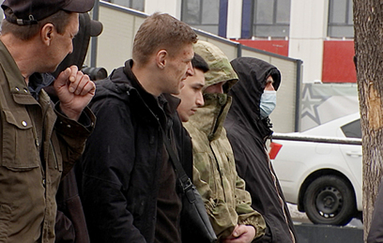 Сотни добровольцев каждый день приходят на отборные пункты по всей России