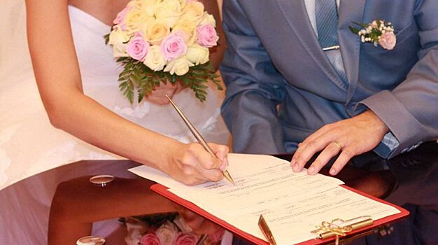 ЗАГС: За год саратовцы сыграли почти 14 тысяч свадеб