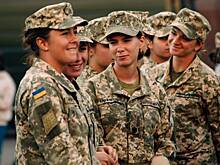 Украина гонит женщин воевать: на фронт хотят отправить больше девушек