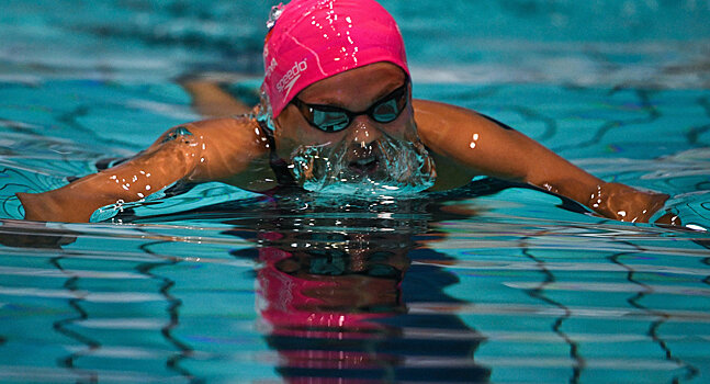 Ефимова вернулась к тренировкам в бассейне после операции