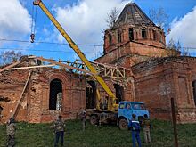 Стропила установили над трапезной храма в удмуртском Пышкете