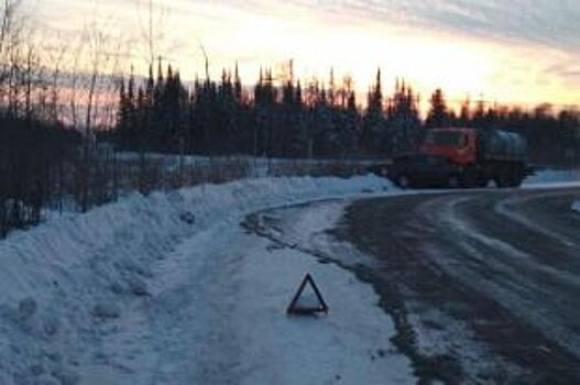 В Сургутском районе легковушка въехала в «Камаз»