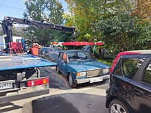 В Конькове эвакуировали на временную стоянку два брошенных автомобиля