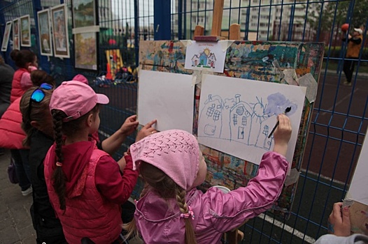 Школьницы из Преображенского победили в окружном конкурсе рисунка 