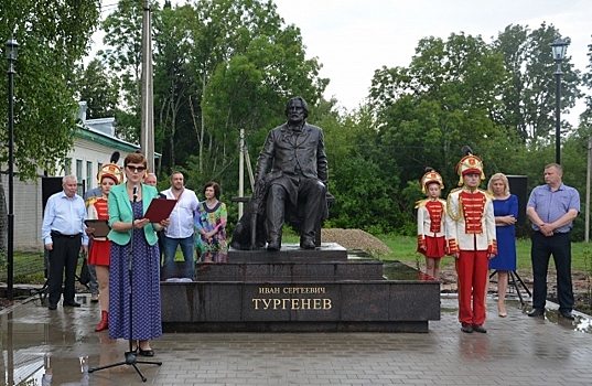 Памятник Ивану Тургеневу открыли в Тульской области