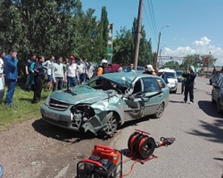 В Башкортостане столкнулись автомобиль такси и «Газель», есть пострадавшие