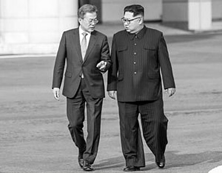 Ким Чен Ын удивляет мир своим штанами и прической. Почему он так выглядит?