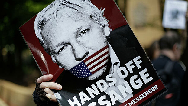 Основатель WikiLeaks перенес инсульт в тюрьме
