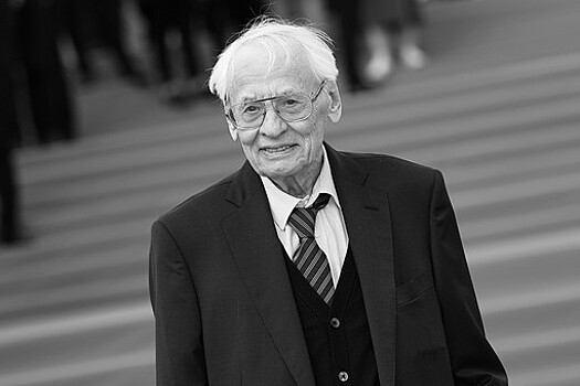 Михалков назвал нестареющими фильмы умершего Наумова