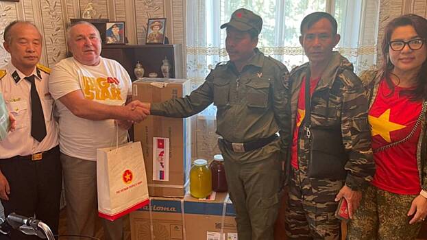Вьетнамец возит гуманитарный груз жителям Донбасса
