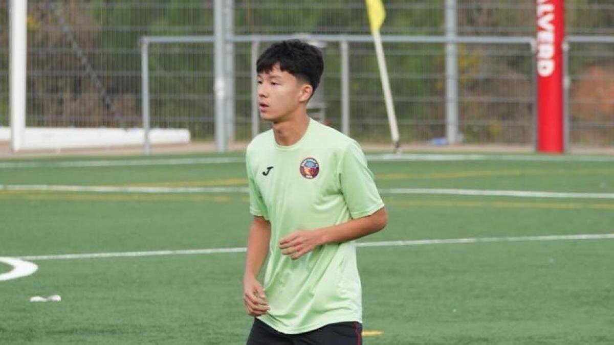 «Барса» подпишет 15-летнего Мендиканова со следующего сезона. Карим станет первым казахстанским игроком в истории каталонцев